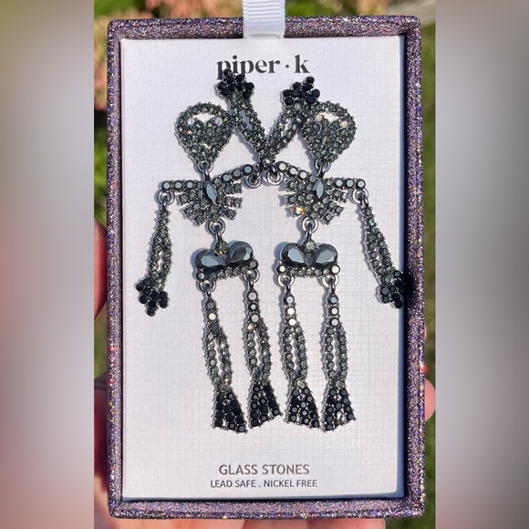 Cool sparkling Piper.k Skeleton stud earrings for Halloween 🎃 - Picture 3 of 7